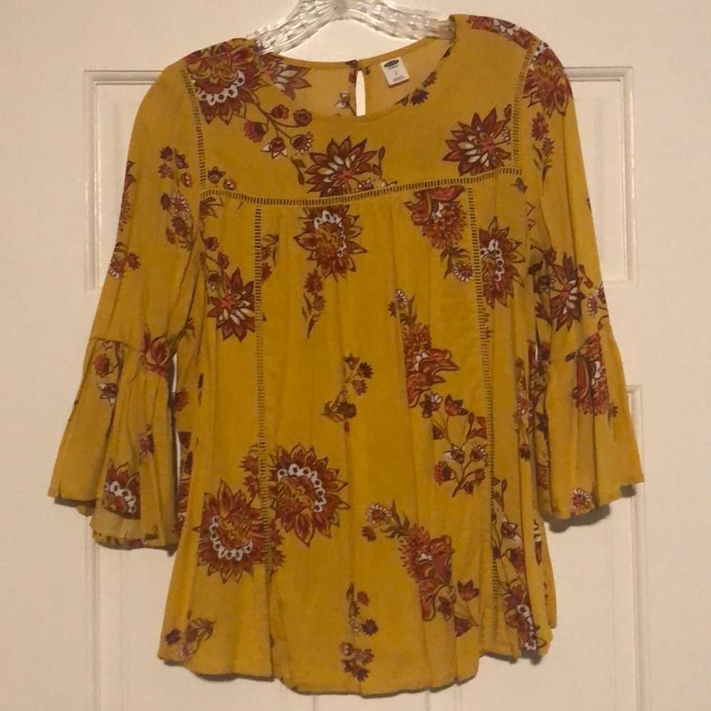 Old Navy Ruffle Sleeve Floral Top